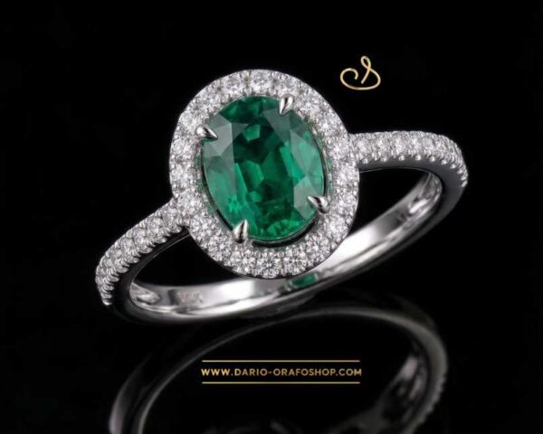 Anello Smeraldo 041 ovale contornato diamanti siul gambo
