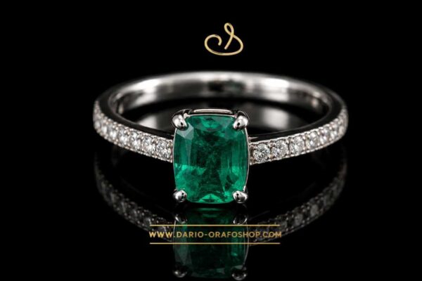 Anello Smeraldo 043 rettangolare diamanti sul gambo