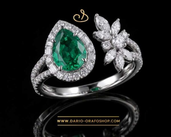 Anello Smeraldo 085 goccia contornato con diamanti e navetta