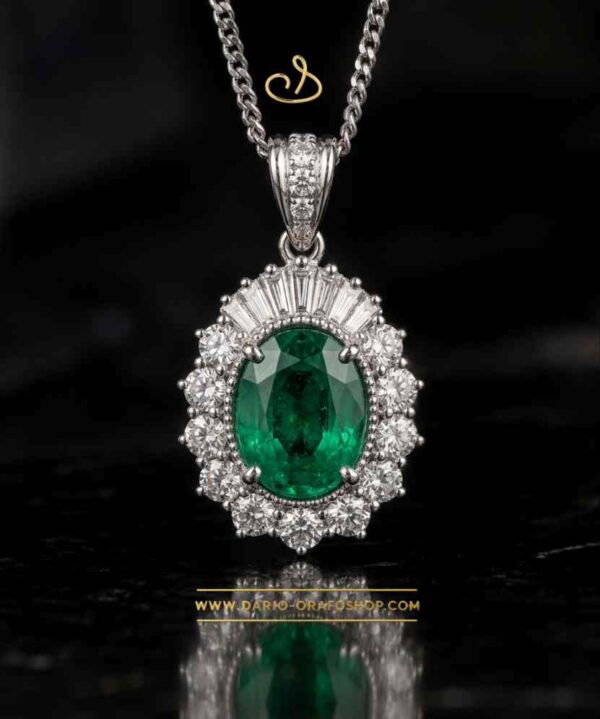 Ciondolo Smeraldo 018 ovale contornato con diamanti tondi e baguetta