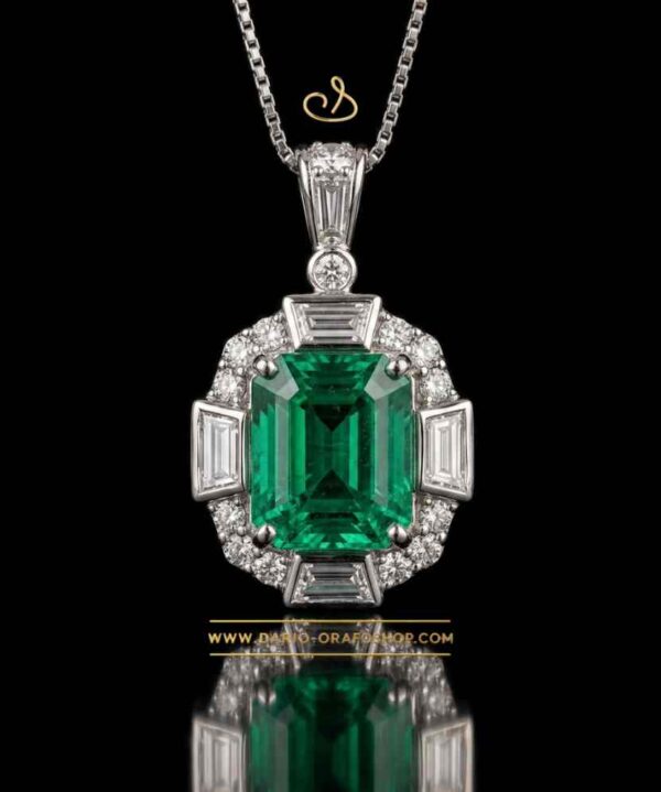 Ciondolo Smeraldo 041 rettangolare contornato con diamanti tondi e trapezio